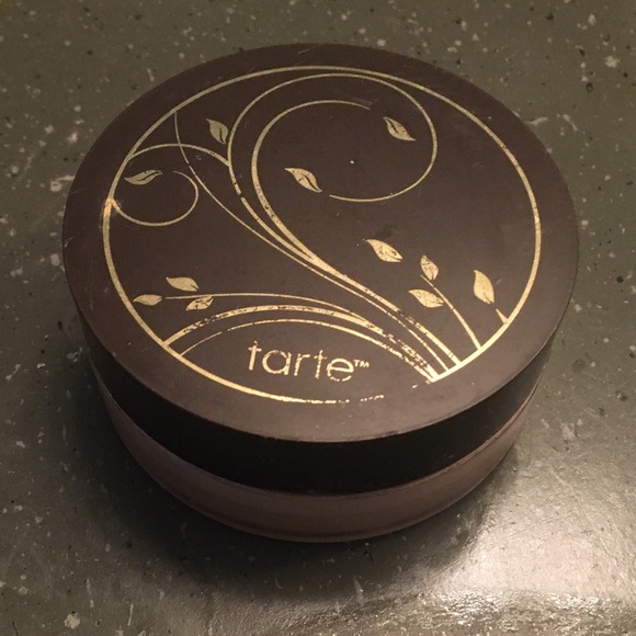 Tarte Amazonian Clay Powder Foundation in Light Beige - Picture 5 of 8